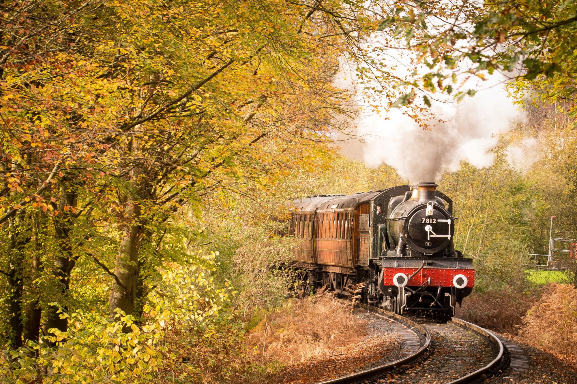Autumn-Steam-Engine-Sugden-Guy