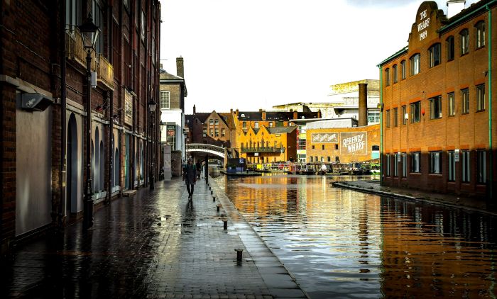 Gas street basin in Birmingham during the day