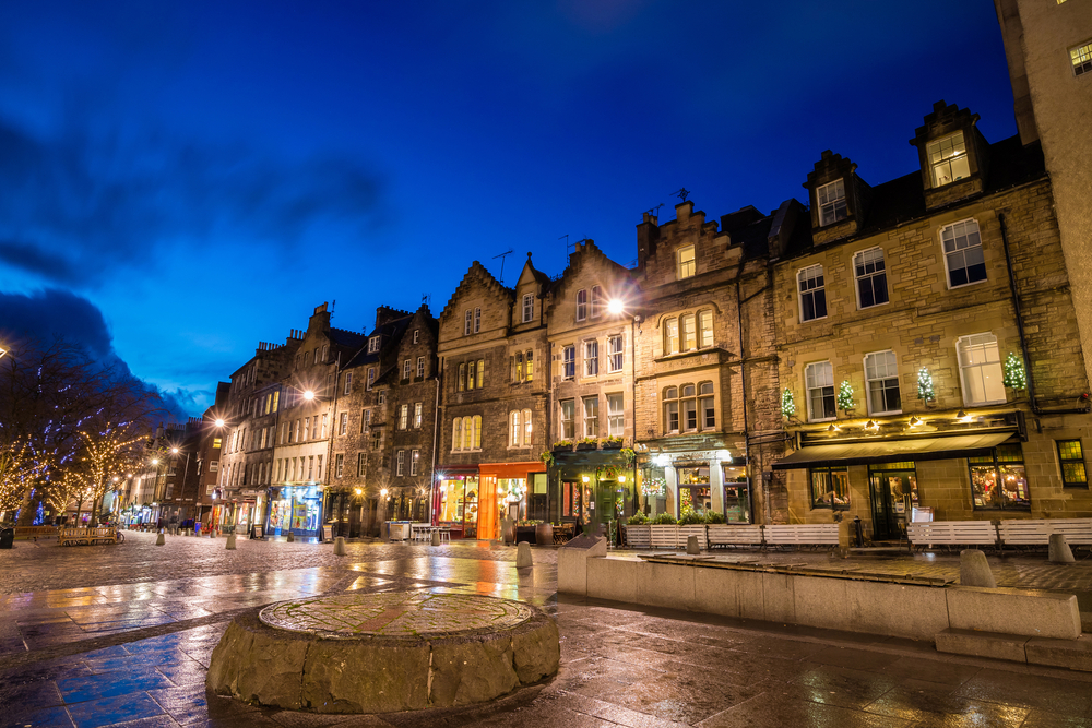 lit-up-buildings-secret-bars-ediburgh