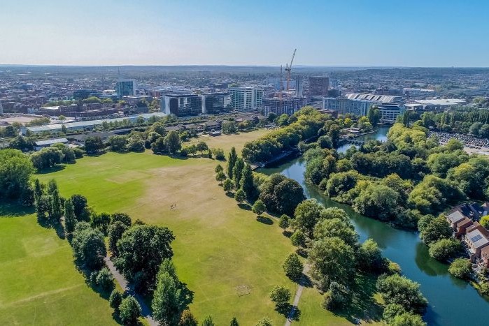 Aerial photo of parks on the outskirts of Reading next to the River Thames.